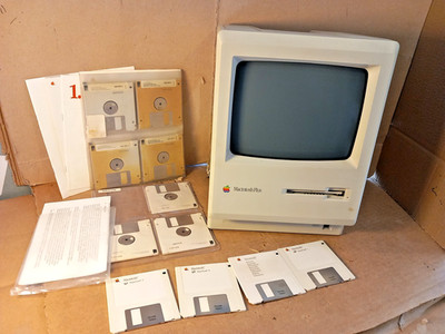 VINTAGE APPLE M0001AP MACINTOSH PLUS 1MB COMPUTER + JEDE MENGE ZUBEHÖR, TEILE