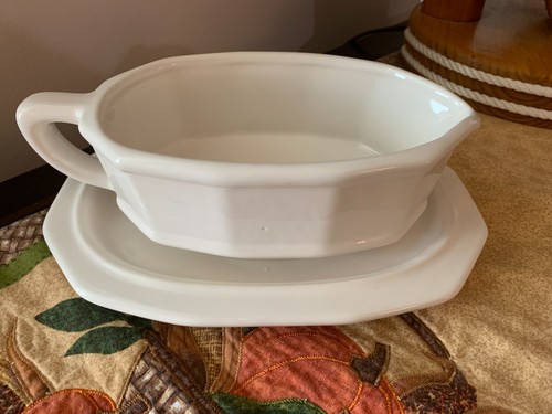 Pfaltzgraff Heritage White Oval Gravy Boat and Drip Under Plate Saucer 8” - Picture 13 of 13