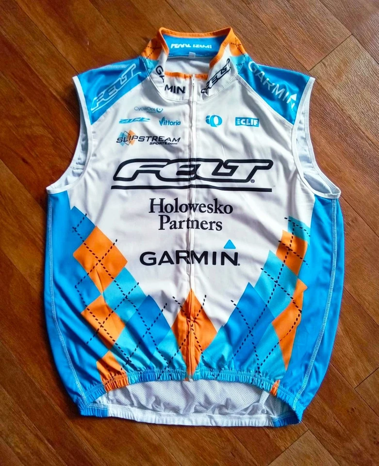 2009 Garmin Felt Team Wind Vest Cycling Jersey — Pearl iZUMi / Slipstream — S/M - Image 2 of 4