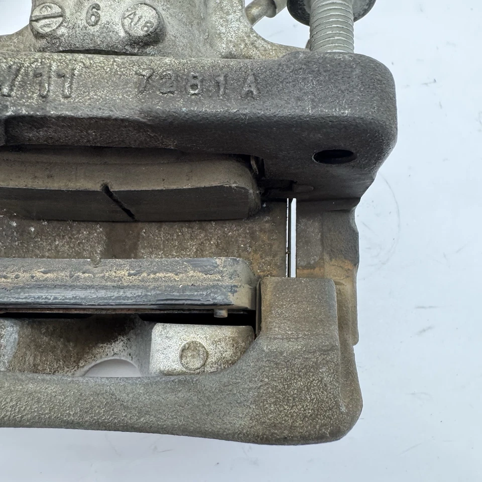 Pinza de disco de freno trasera derecha del lado del pasajero Cadillac XTS 2013-2019 AWD fabricante de equipos originales Foto 4 de 4