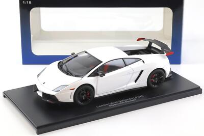 1:18 AUTOart Lamborghini Gallardo LP570 Supertrofeo Stradale Bianco Monocerus/ w