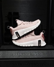 NIKE Womens Free Metcon 6 mesh sneakers, Colo...