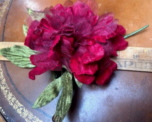 Flor de peonía 5" hojas terciopelo organza 1 pieza rojo sangre de buey - Imagen 5 de 5