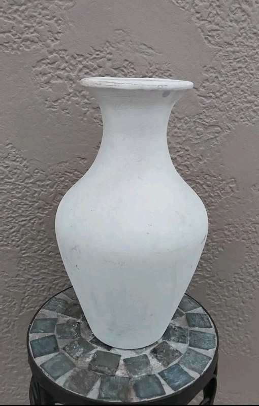 White 10-inch Vase