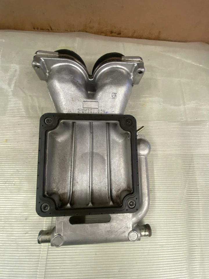 Fabricante de equipos originales Jaguar XKR XJR 1998-2003 4,0 L SC colector de salida superior NCC7722AD Foto 4 de 4