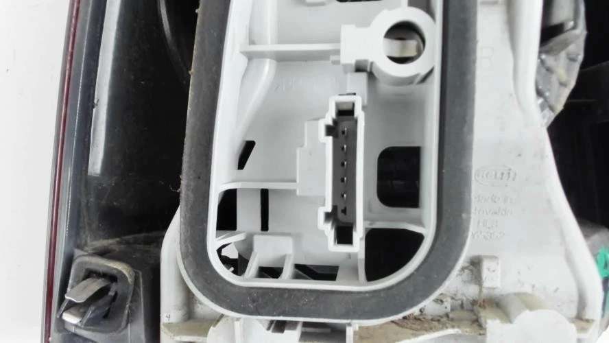 Feu arriere principal droit (feux) VOLKSWAGEN POLO 4 PHASE 2 6Q6945096AB - Photo 4/4