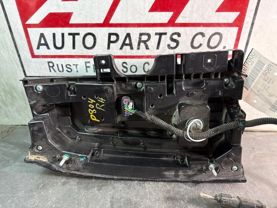 15-20 GMC YUKON XL 1500 尾灯总成 右乘客 qtr 面板安装 — 第 2/3 张图片