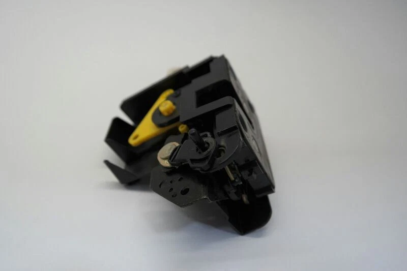 Actuador de pestillo de puerta lateral del pasajero trasero derecho KIA Rio 2006 Foto 3 de 4