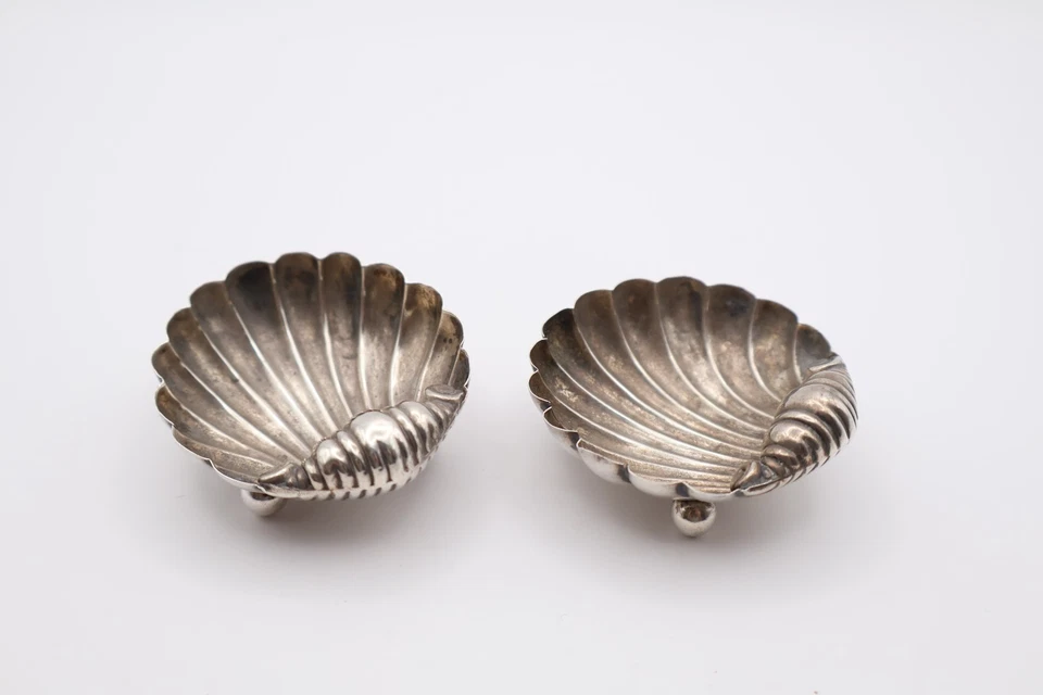 Antica coppia di piatti sale a conchiglia argento A/F marcati Birmingham 1892/93 - Immagine 2 di 4
