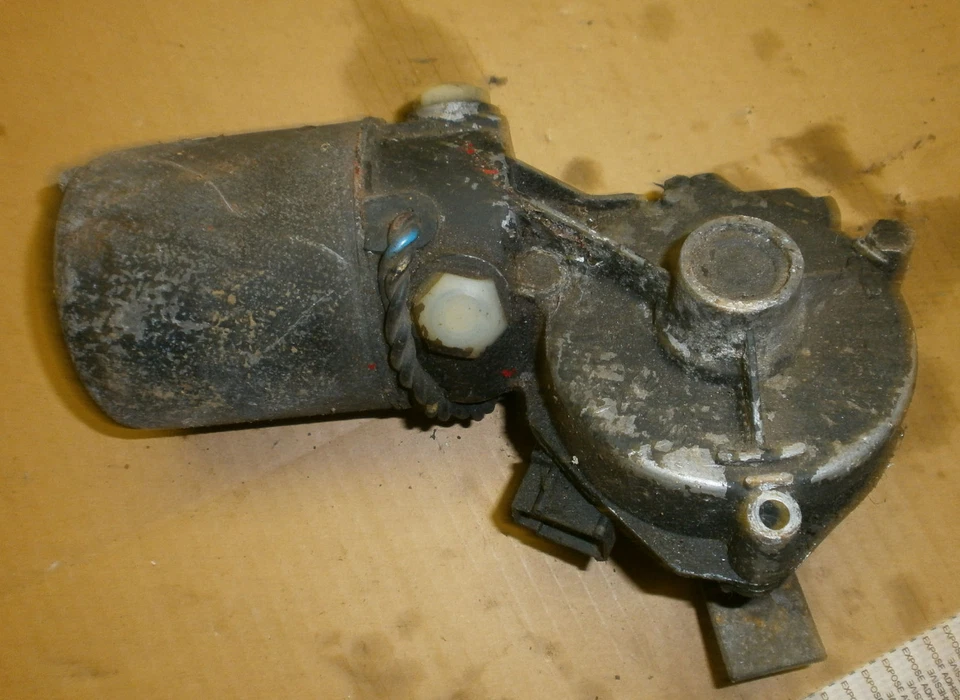 ASTON MARTIN LAGONDA HEADLIGHT LIFT MOTOR 70-10887 - Image 2 of 2