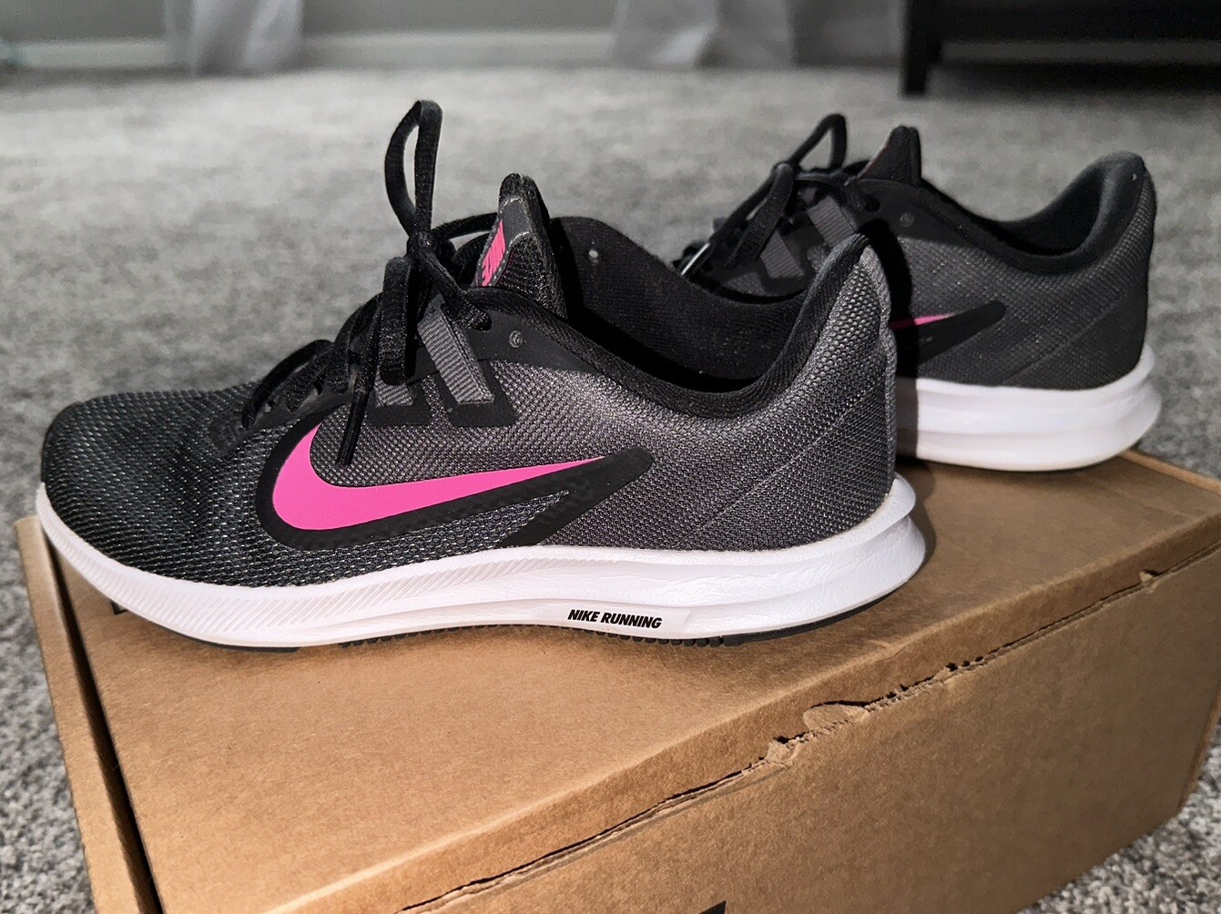 Women’s Nike Running Tennis Shoe Black & Pink Size 6 Gem