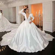 Vintage Long Sleeve Ball Wedding Dresses V-Neck Princess Satin Bridal Gown Train