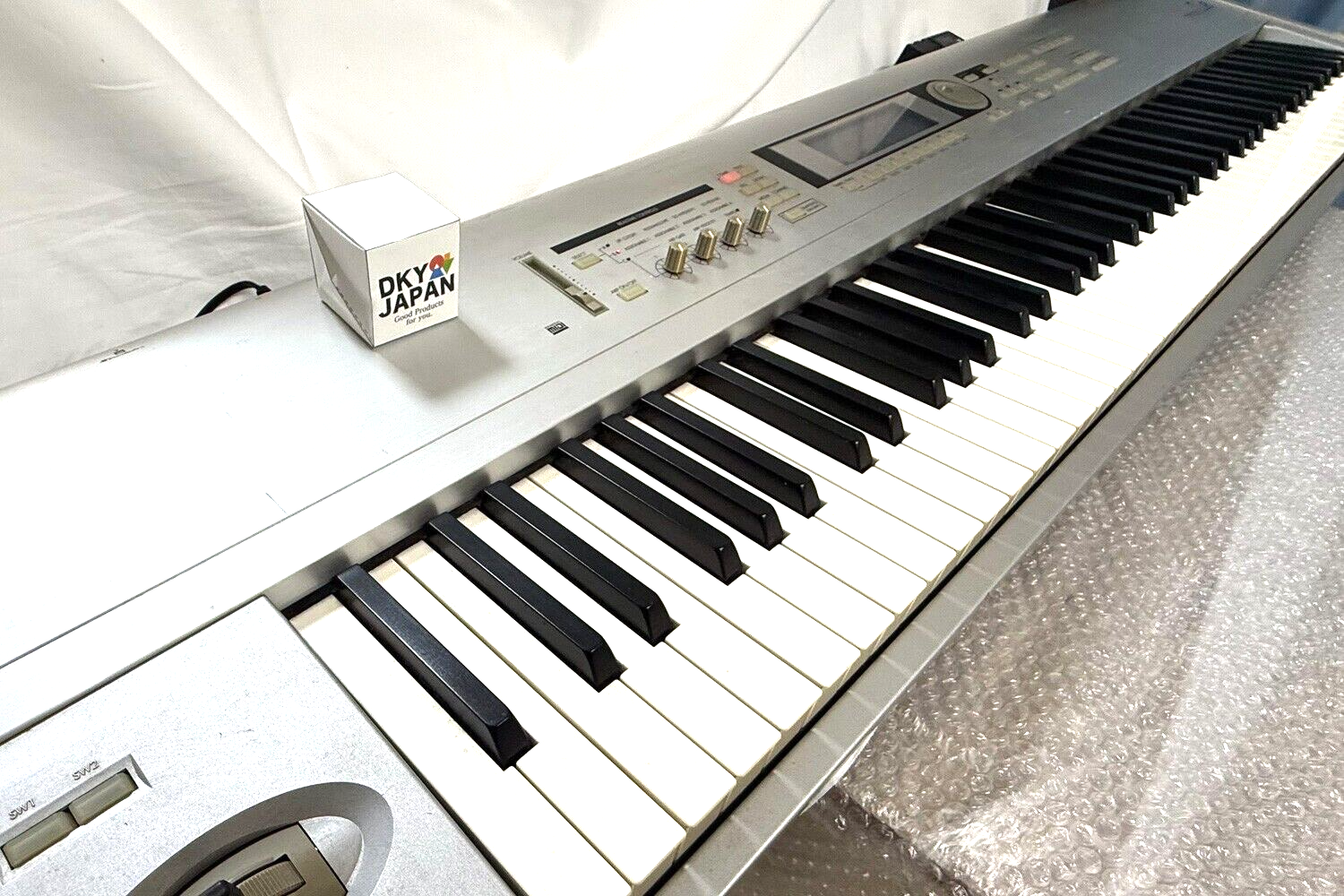 Korg TRITON Le 88-Key Music Workstation Keyboard with Adapter and Memory Card Used From Japan