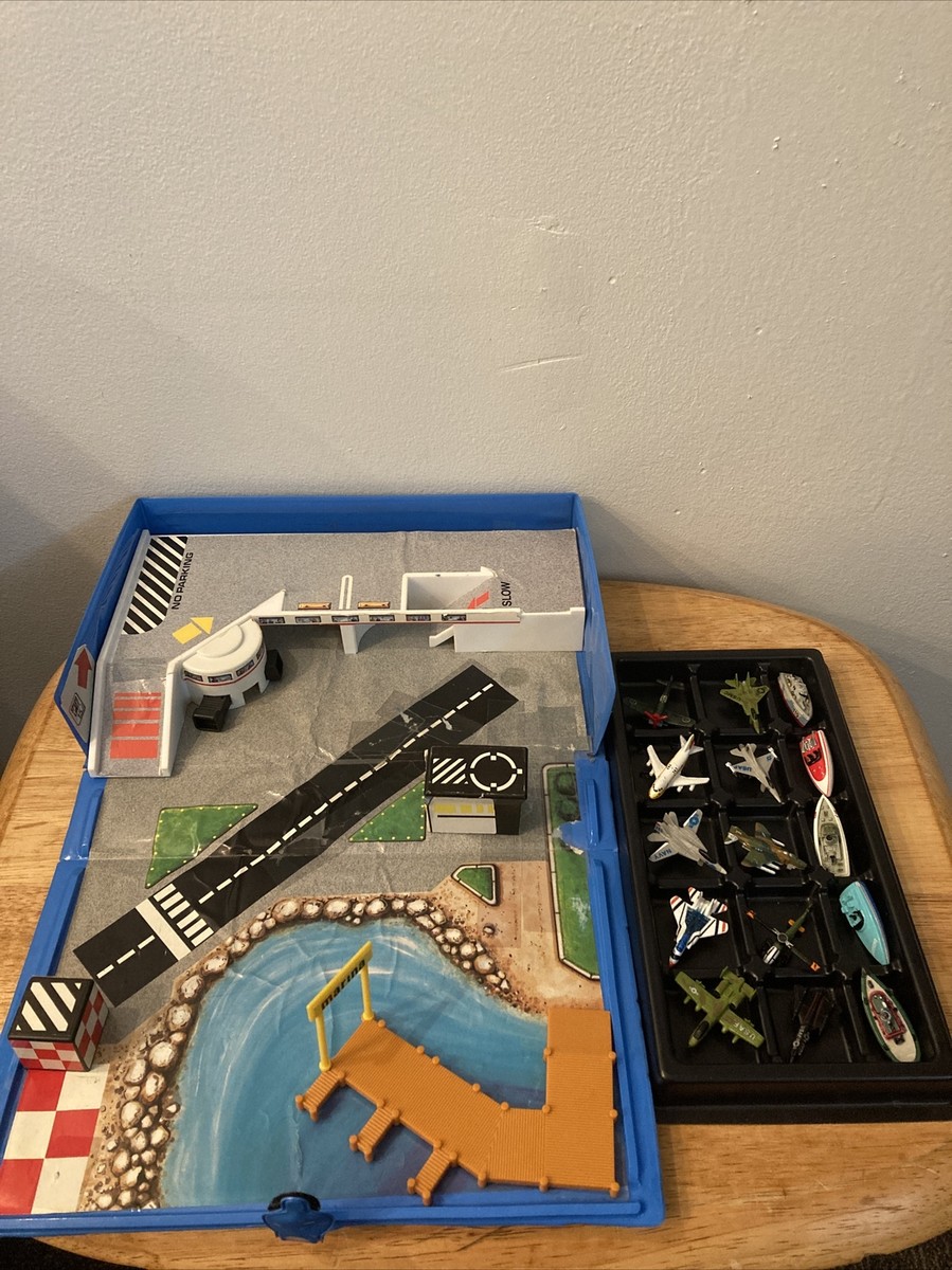 VTG 1987 Galoob Micro Machines Fold-Out Airport Marina 10 Planes 5