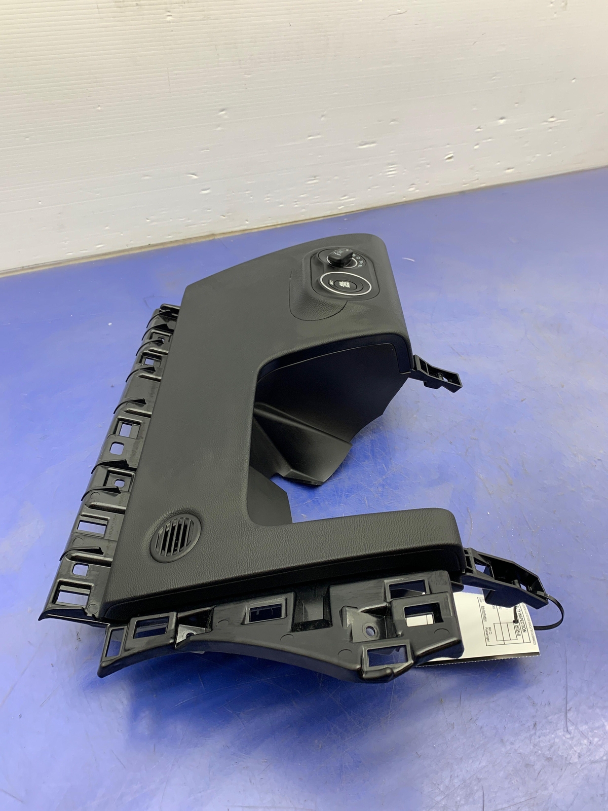 2017-2020 MASERATI LEVANTE M161 LEFT FRONT LOWER DASHBOARD *WEAR* 670049172