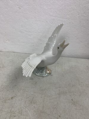 LLADRO DAISA 1263 GOOSE  ''Running Taking Flight'' PORCELAIN FIGURINE