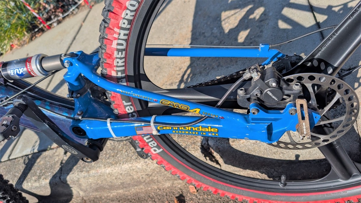 Cannondale Super V Raven 900 SX ,Marzocchi Fork ,Grimeca Magnesium