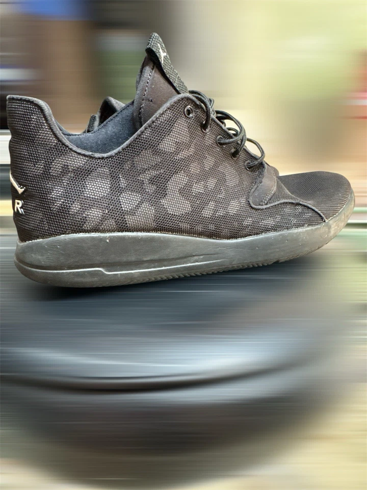 All Black Air Jordan Eclipse от Nike — леопардовый фон, размер 11 - Изображение 2 из 4