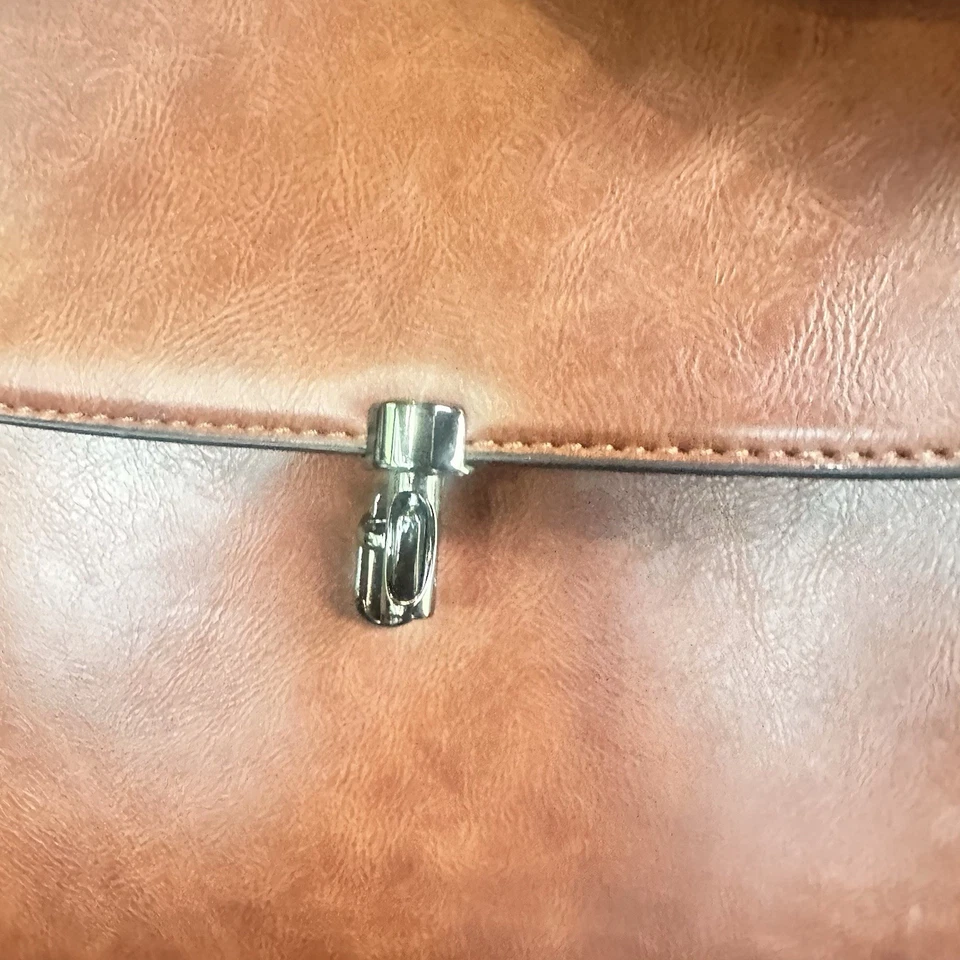 Mochila Wink Kangaroo de cuero marrón con diseño estructurado Foto 4 de 4