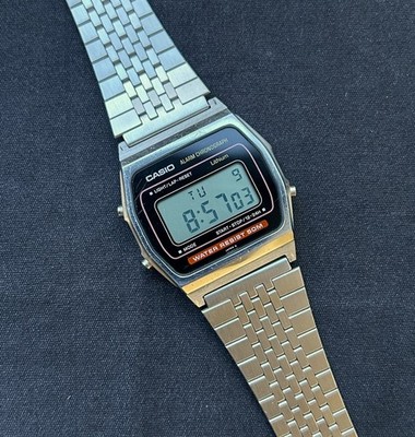 Casio Vintage W-34 ''Red Bar'' Stainless Steel Case Quartz Watch Japan Made Rare