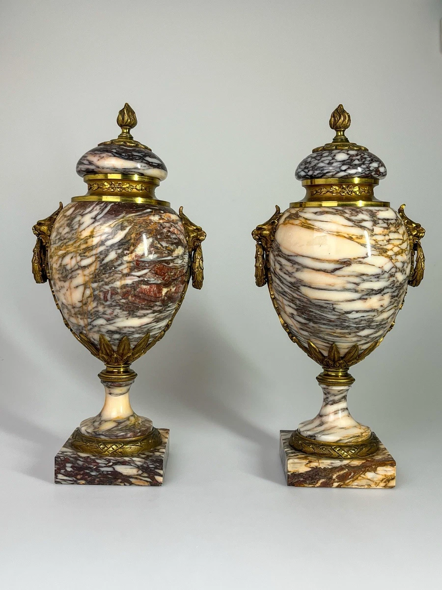 Blason Médicis En Fonte Patinée - Décor Feuillages Bronze - XXe Siècle