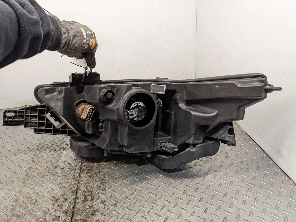 Passenger Headlight Limited Halogen Fits 15-19 TAURUS 1138266 - Image 3 of 4