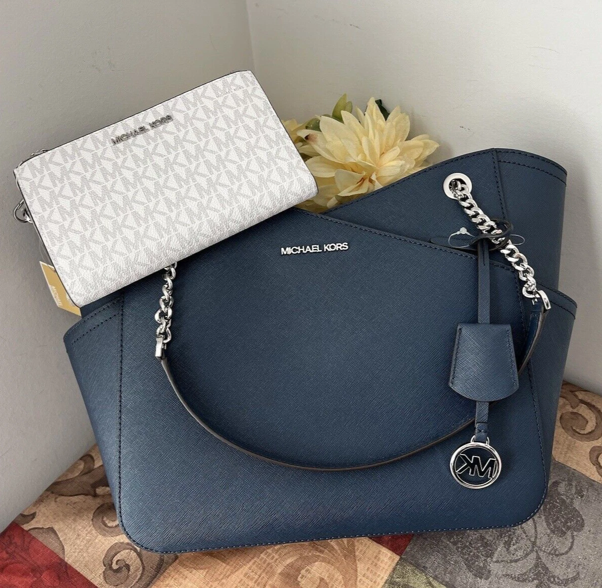 Small Michael Kors purse| Navy Blue | Purses michael kors, Michael kors, Kor