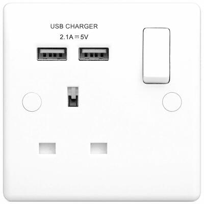 Einfach geschaltete 13 Ampere Steckdose mit zwei USB-Ladeanschlüssen