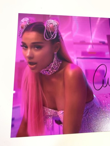 HOT Ariana Grande Hand Signed Authentic Autographed Photo 8x10, COA - Picture 2 of 5