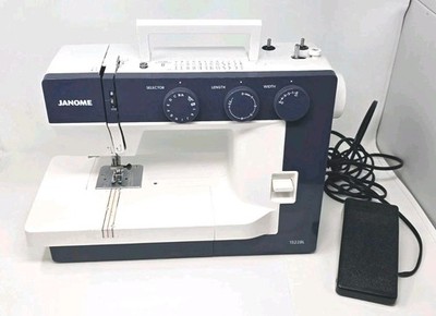 Janome 1522BL Model 315 Sewing Machine With Pedal And Accessories 