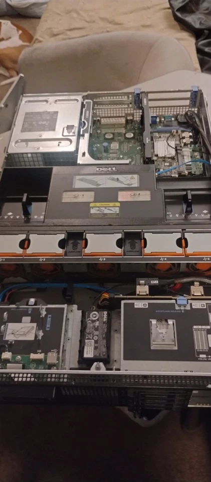 Dell POWEREDGE R710 Server 2x Intel Xeon 18GB RAM 4x Hard Drives 8 Slots/??????? - Image 4 of 4