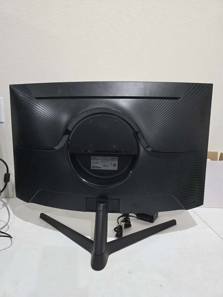 SAMSUNG Odyssey 32" 1000R Curved Gaming Monitor LS32CG550ENXZA - Image 4 of 4