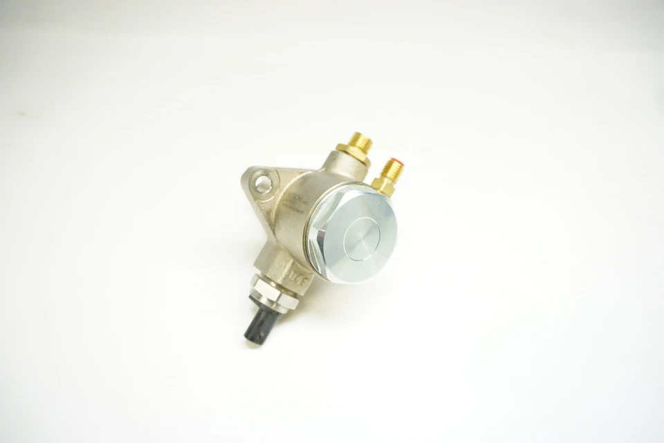 Motor AUDI RS5 V8 - Bomba de combustible de alta presión HITACHI 079127025Q Foto 3 de 4