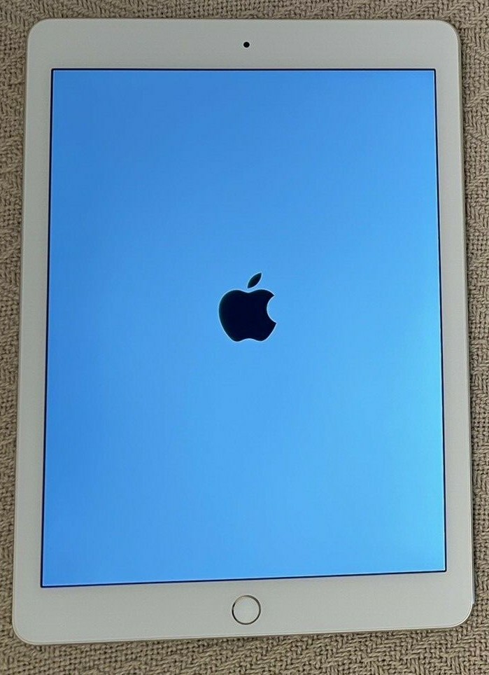 MINT Apple iPad Air 2 16GB Wi-Fi 9.7in Gold MH0W2LL/A A1566 MINT Apple iPad Air 2 16GB Wi-Fi 9.7in Gold MH0W2LL/A A1566