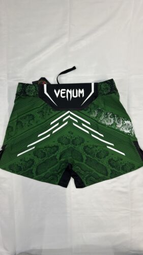 UFC Authentic Adrenaline Fight Night by Venum Herren Kampfshorts rot blau weiß grün - Bild 15 von 19