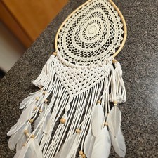Atrapasueños X-Large - Tela tejida blanca/plumas con cuentas de madera y madera