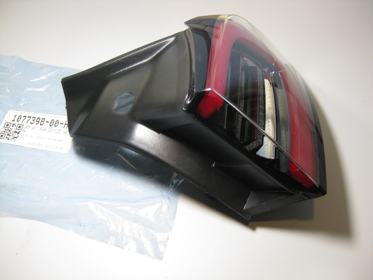 Tesla Model 3 Y 2017-2023 Rear Right Tail Light 3 pin 1077398-00-H