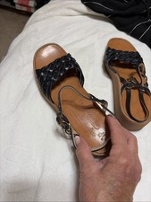 Vintage Famolare Get There Sandals 6 1/2N Leather Wavy Wedge Italy 70 s