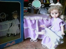  BELLA  BAMBOLA VINTAGE DELLA ' BIEFFE ' : BAMBOLA CON PETTINEUSE ' !!!