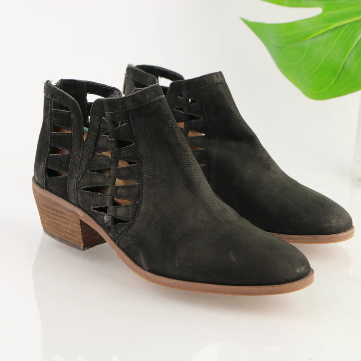 Vince camuto hotsell peera cutout bootie