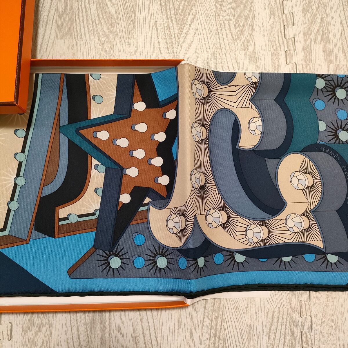 Unused w/box HERMES Carre 90 Electric 35in Silk Scarf 90cm Unused w/box HERMES Carre 90 Electric 35in Silk Scarf 90cm