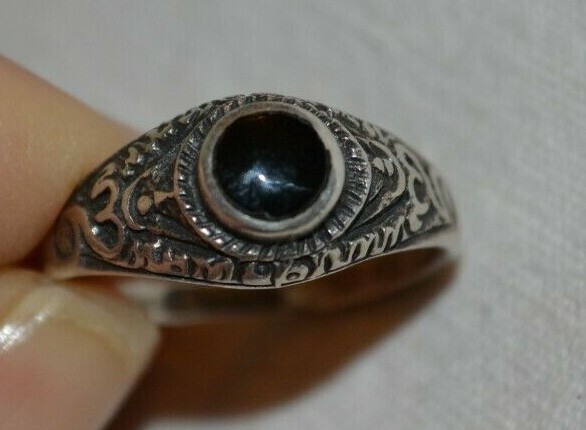 Solid Silver and Onyx Ring - image 4