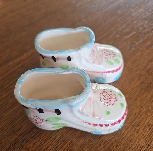 Vintage Ceramic Pair Of Baby Booties Made In Japan - Picture 2 of 8