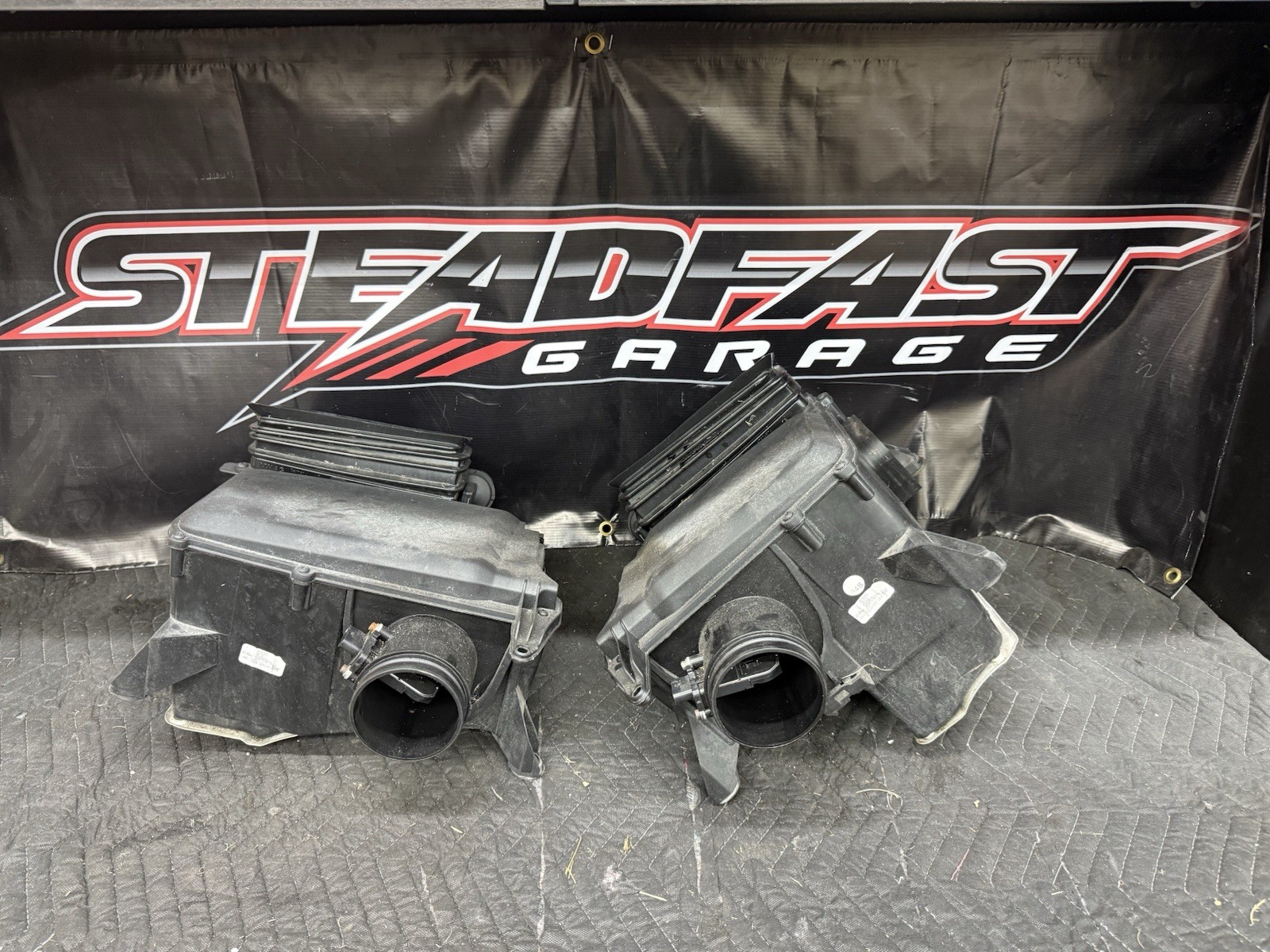 2020 17 18 19 20 Audi R8 V10 Air Intake Boxes Left and Right With Brackets