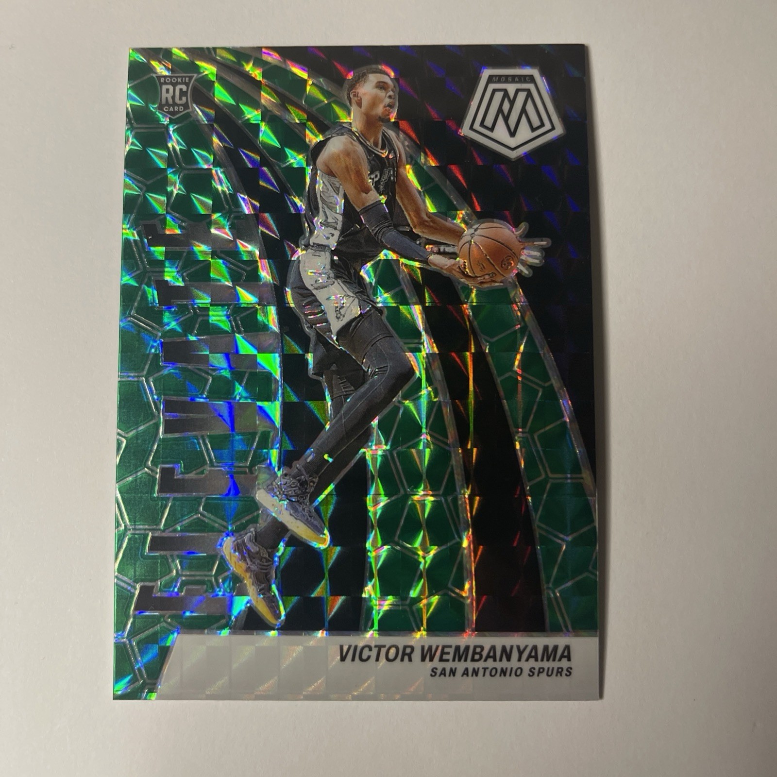 VICTOR WEMBANYAMA 2023-24 Mosaic Green Elevate Rookie Card !