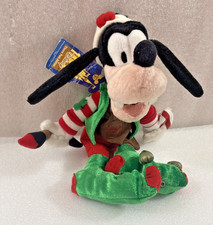 Disney Christmas Elf Goofy 9" beanbag plush Walt Disney World 2002