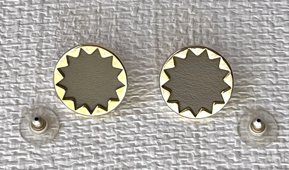 Pendientes House of Harlow Sunburst Botón Tostado Taupe Beige Cuero Tono Dorado Firmado Foto 4 de 4