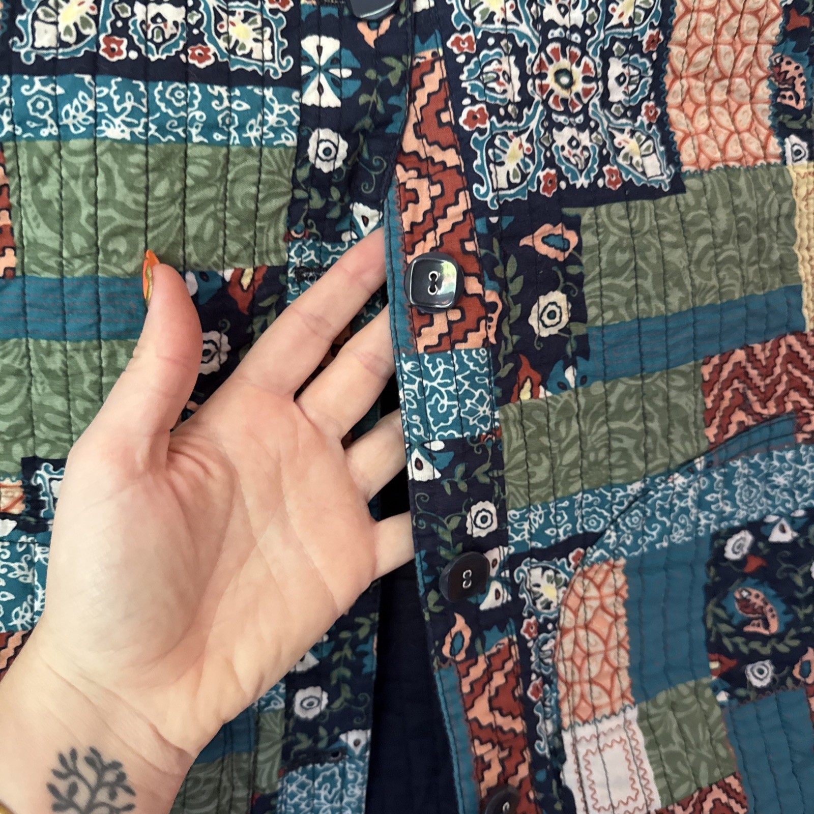 VTG Patchwork Reversible Quilted Vest Women's Lar… - image 3