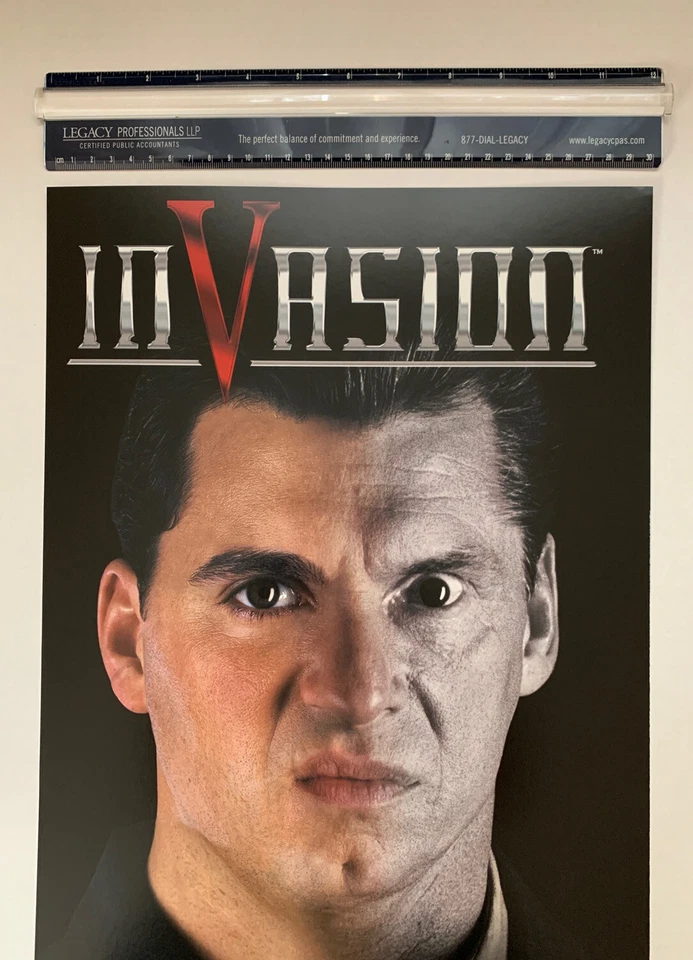 世界自然基金会 WWE 海报印刷版入侵文斯·麦克马洪所有者职业摔跤 12 英寸 x 16 英寸 — 第 2/3 张图片