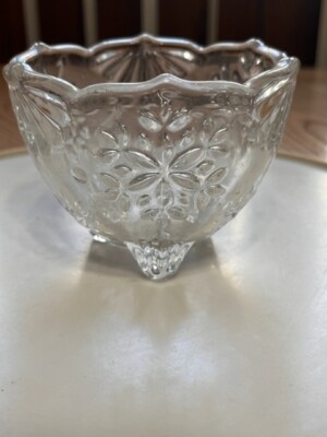 VINTAGE MIKASA SMALL SNOWFLAKE THREE FOOTED CANDY TRINKET DISH